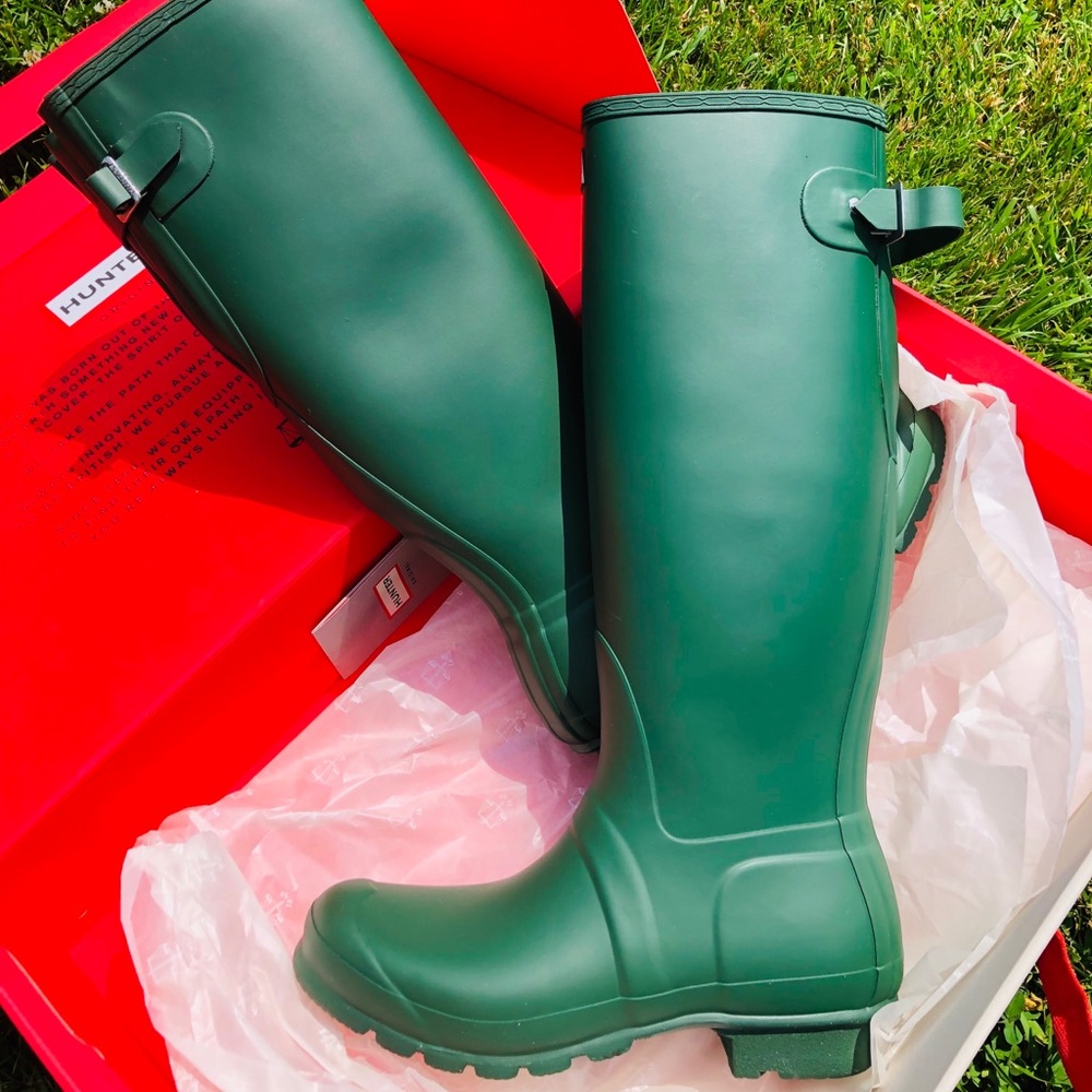 NWT Green HUNTER TALL RAIN BOOT - Never Worn!